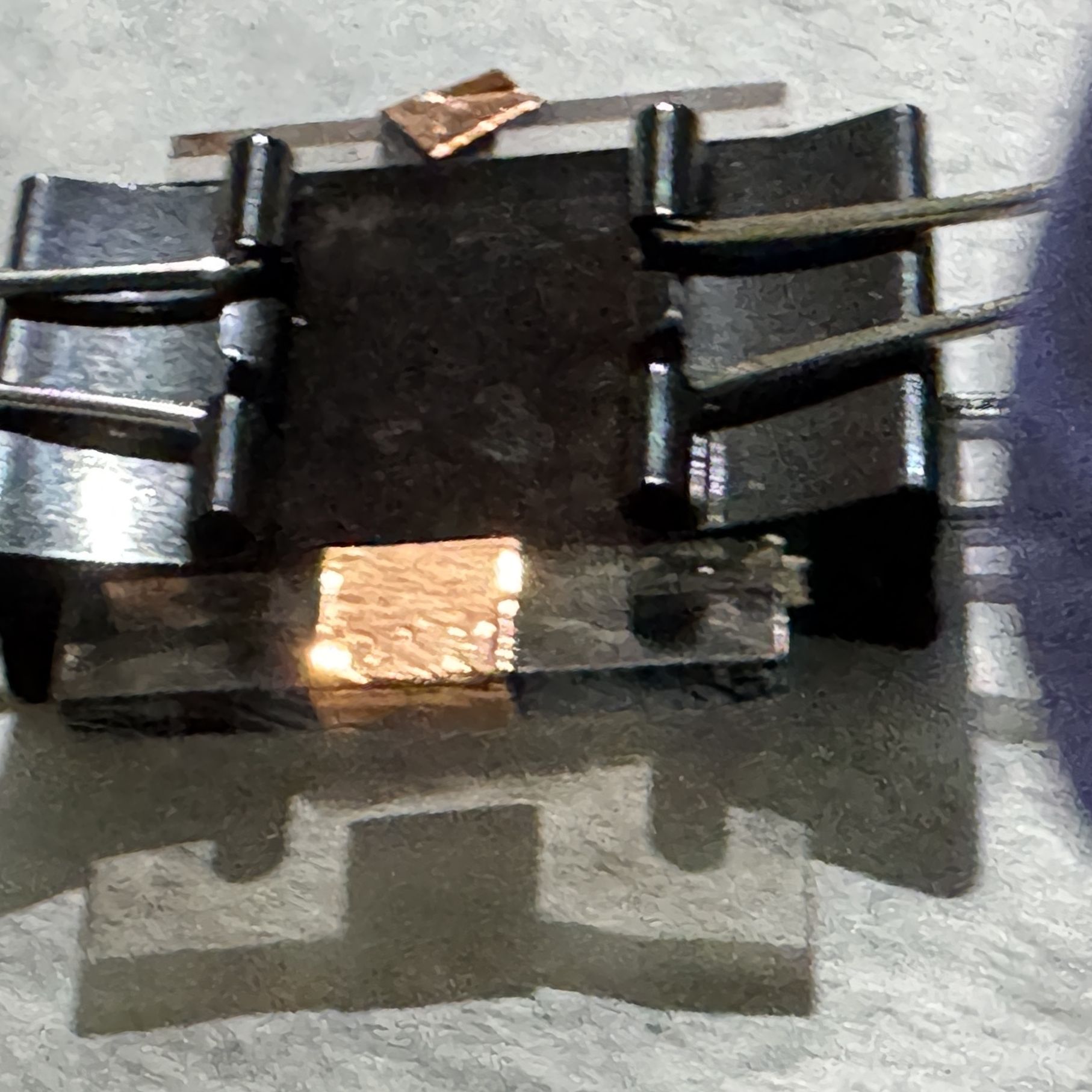Close view of the glass electrode stack, binder clips, and copper contact